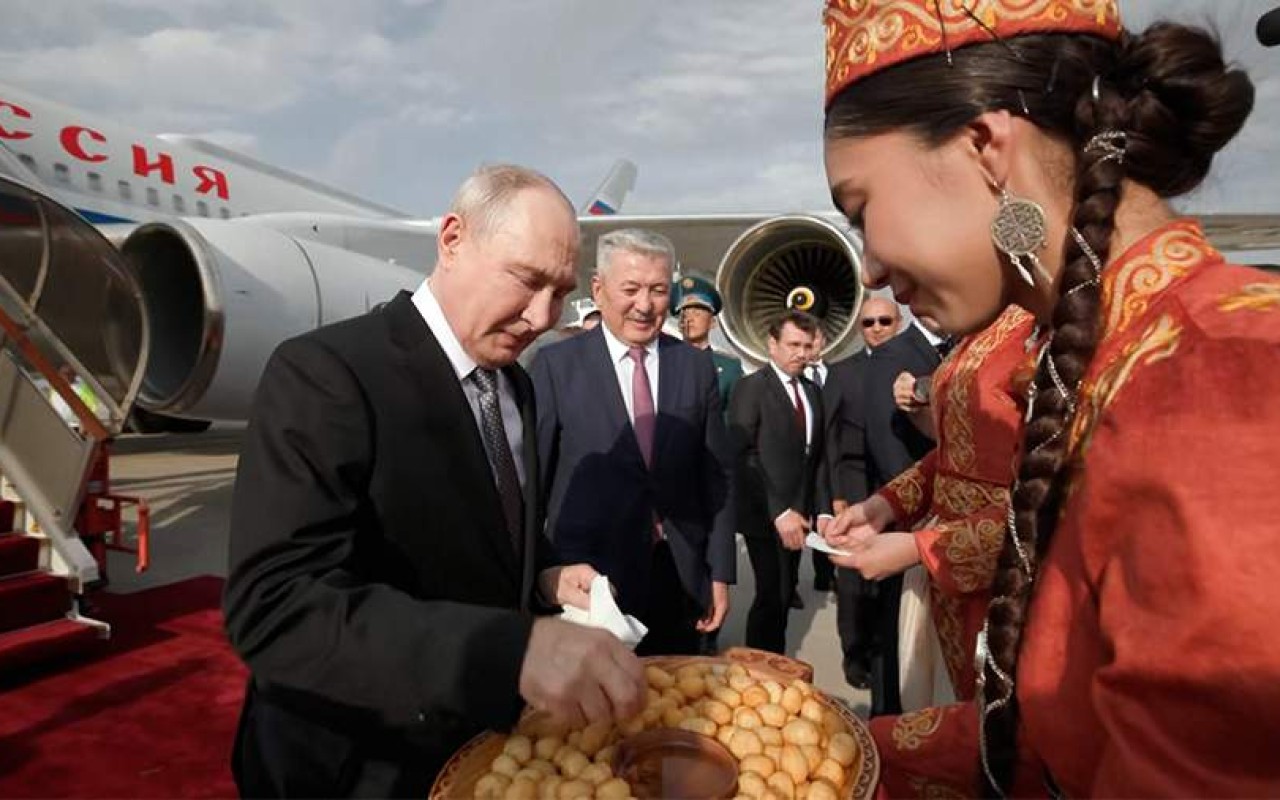 Putin Qırğızıstana getdi - VİDEO